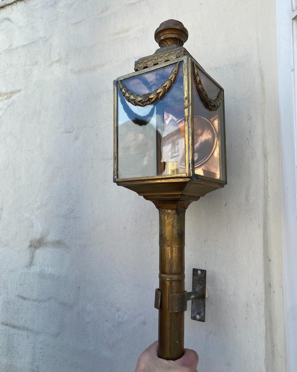 Instagram post from alfredsantiques. This post is in position 0.